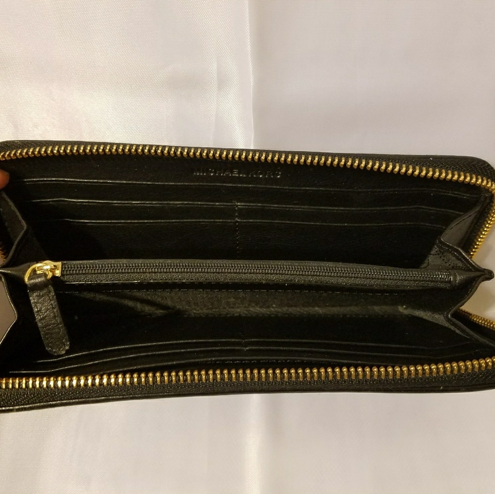 Michael Kors Jet Set Wallet - Picture 3 of 5