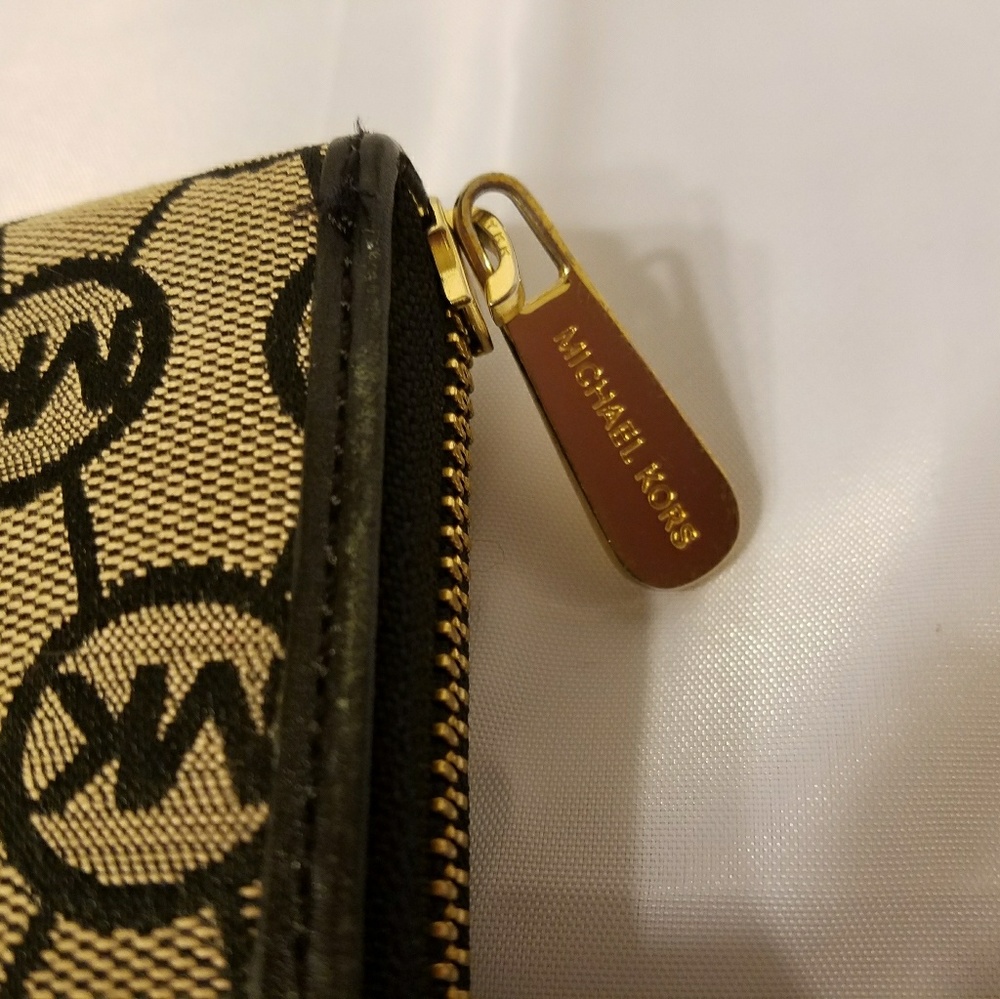 Michael Kors Jet Set Wallet - Picture 4 of 5
