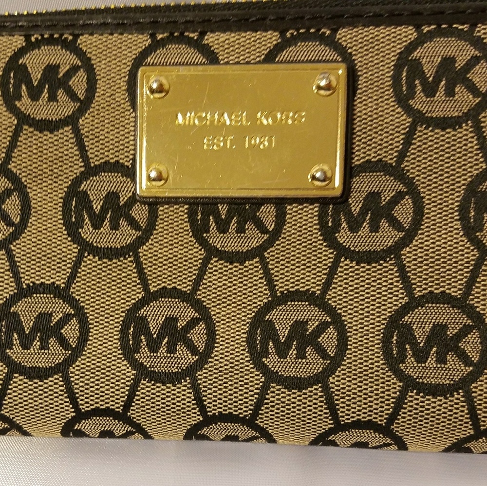 Michael Kors Jet Set Wallet - Picture 5 of 5