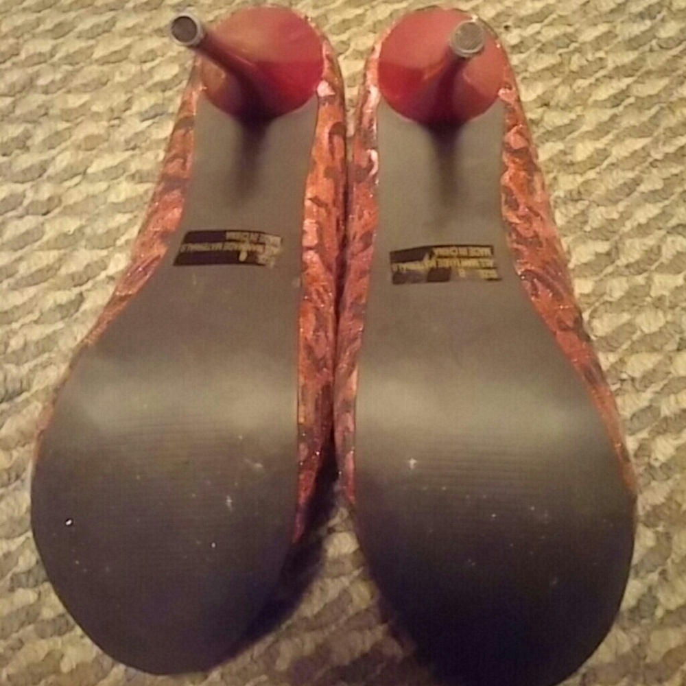 Heels - Picture 3 of 3