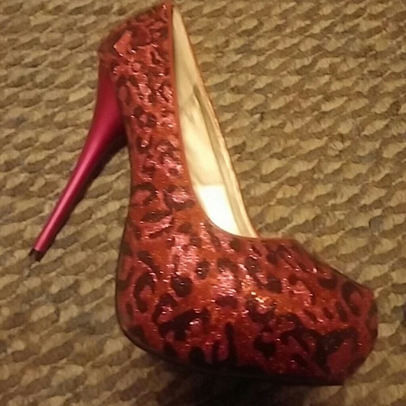 Heels - Picture 2 of 3