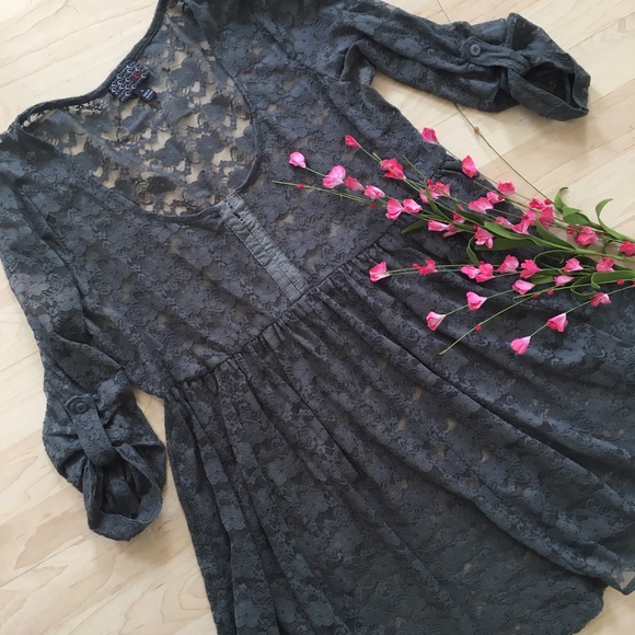 Tops - Grey lace flowy empire waist tunic