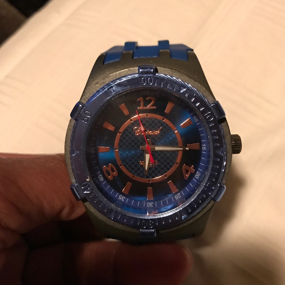 Watch - Picture 2 of 3