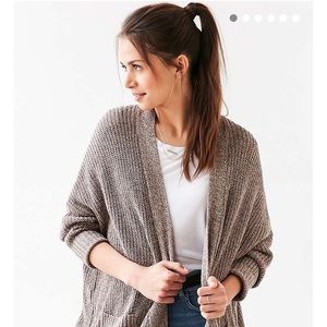 ✨✨HOST PICK✨✨Urban outfitters cardigan!