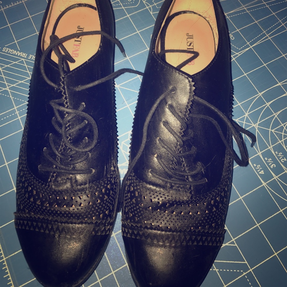 Black laced dress shoes