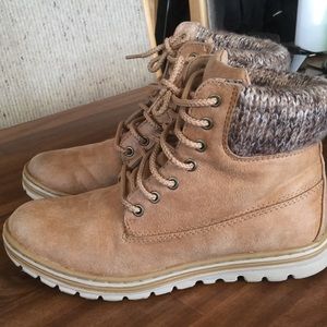 Lightly used Cliffs Boots - 6.5