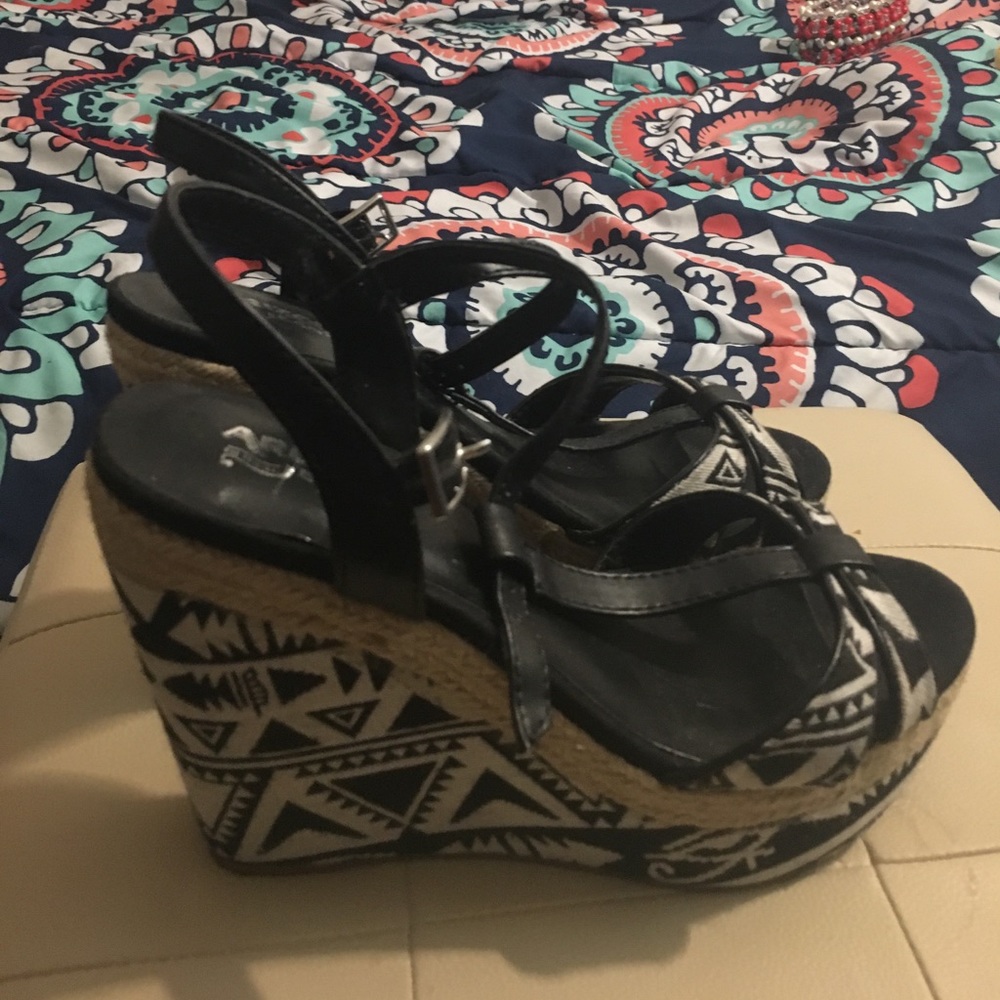 Platform sandals - Picture 2 of 4