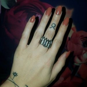 Fangs ring