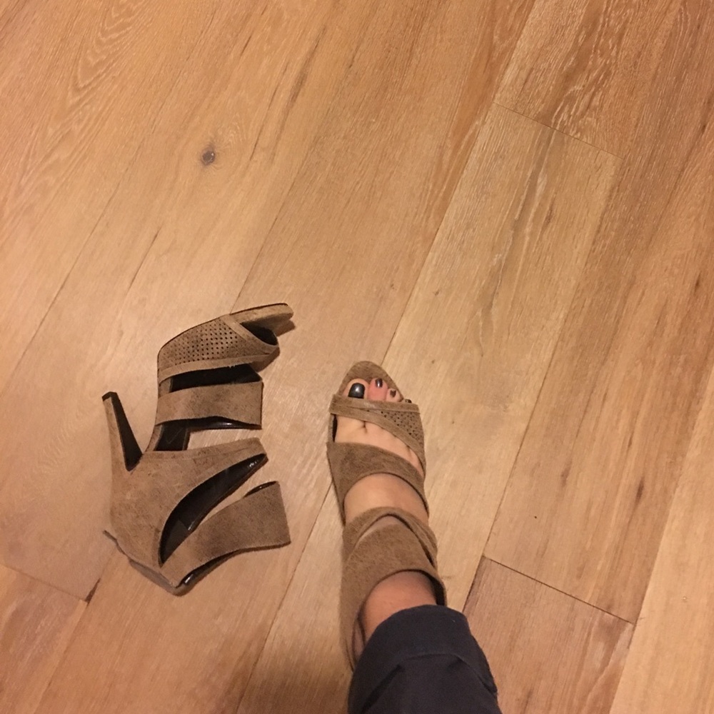 For all mankind 7 new heels - Picture 2 of 2