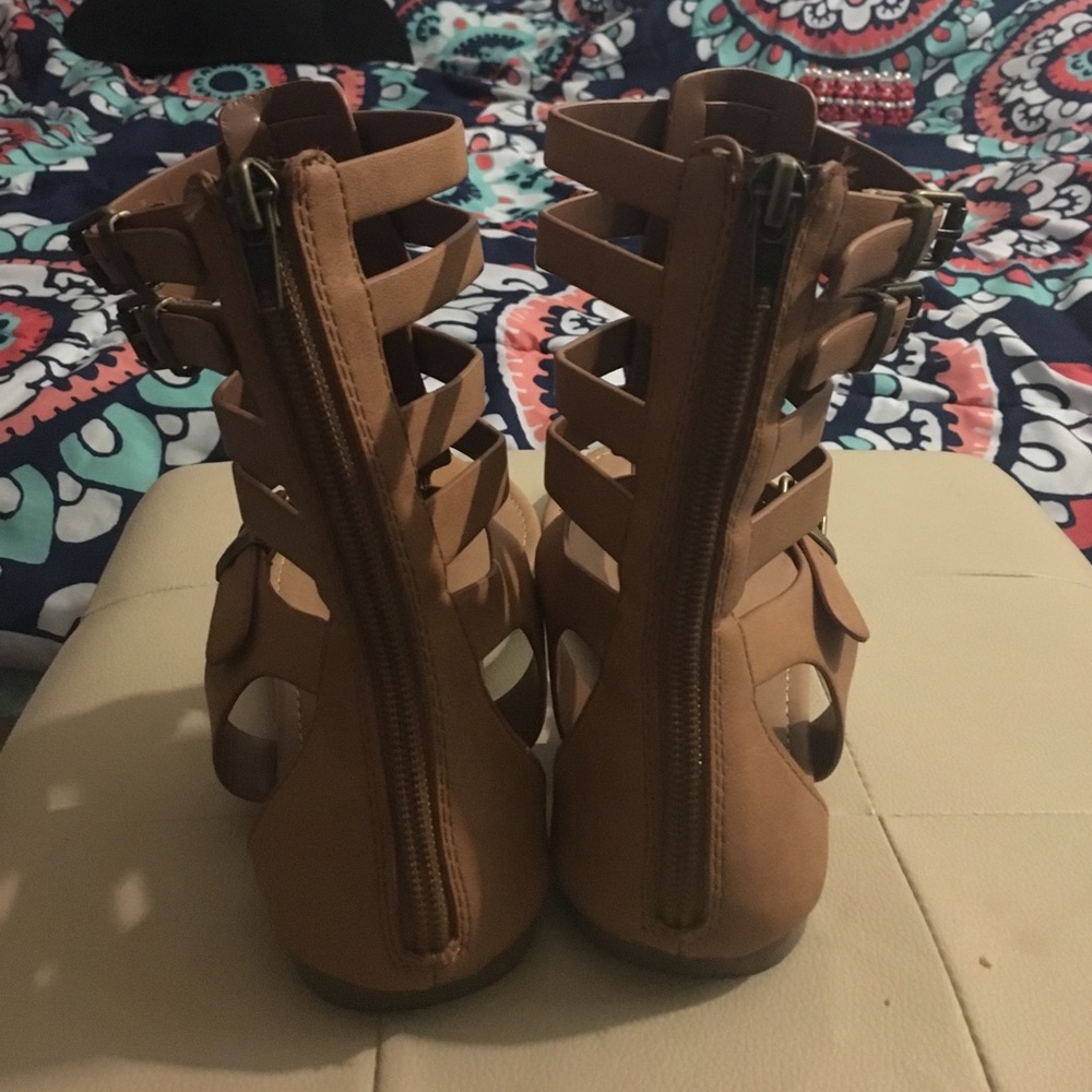 Tan sandals - Picture 3 of 4