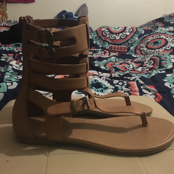 Tan sandals - Picture 2 of 4
