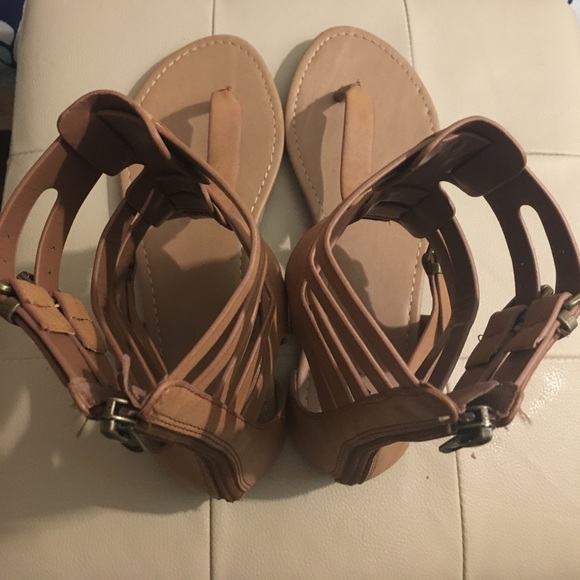 Tan sandals - Picture 4 of 4
