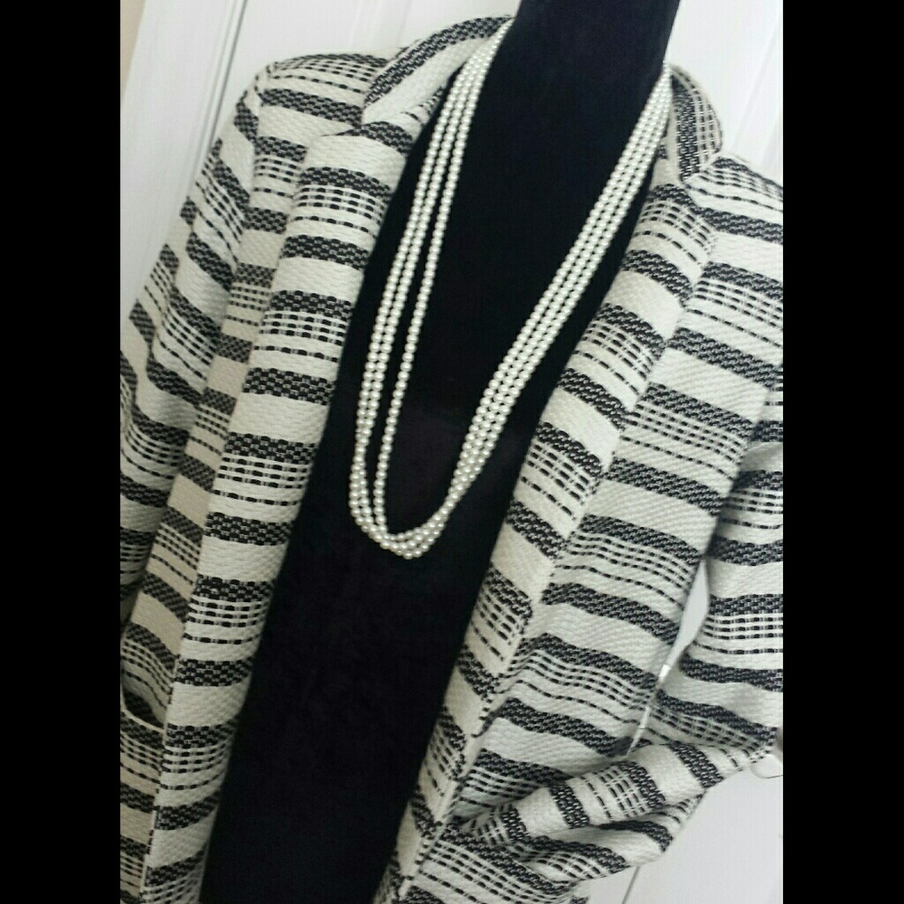 THREE LAYER PEARL NECKLACE