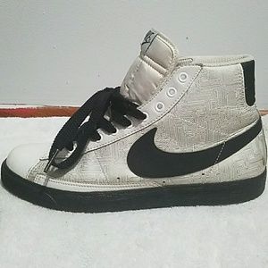 Nike night top sneakers