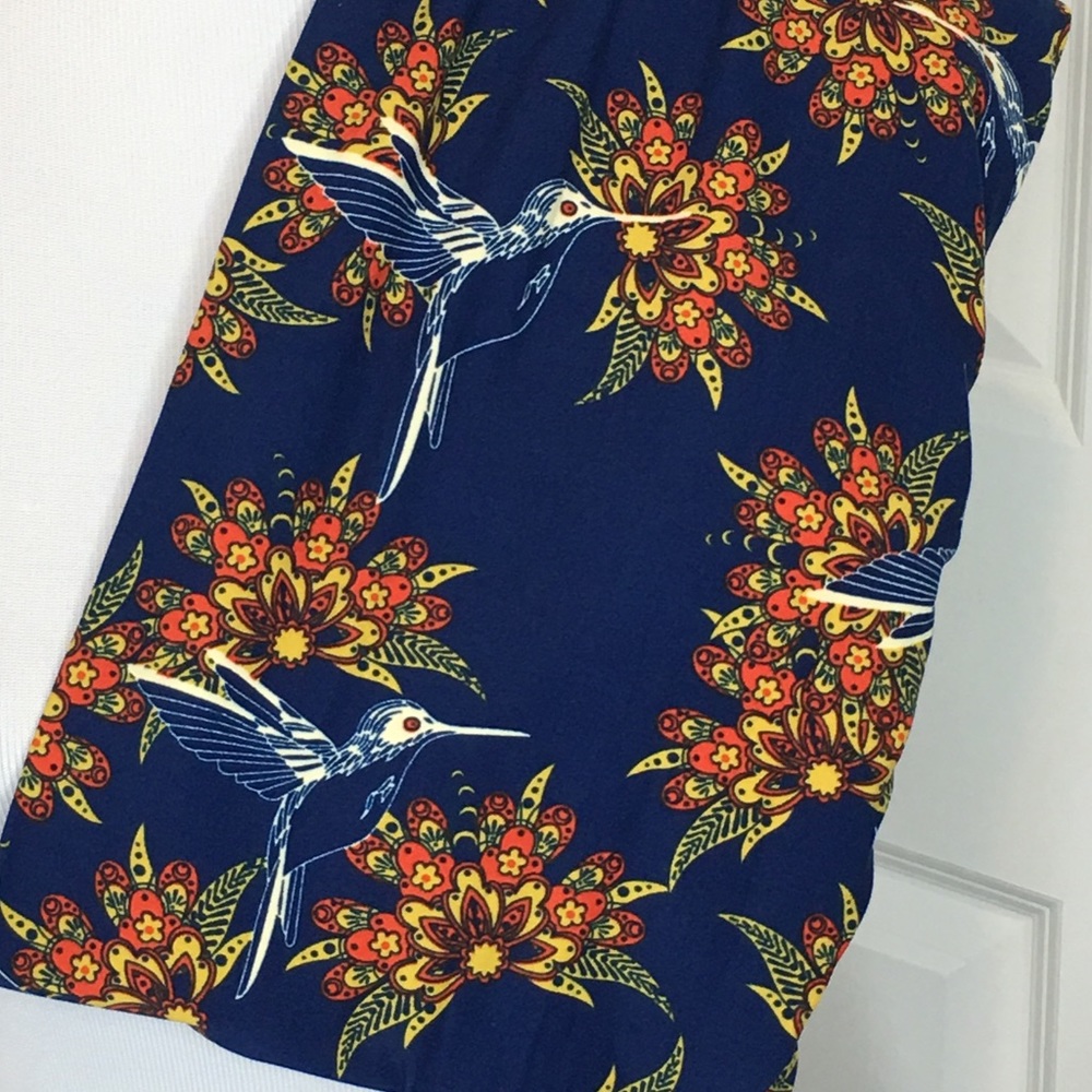 Lularoe hummingbird leggings.  New!