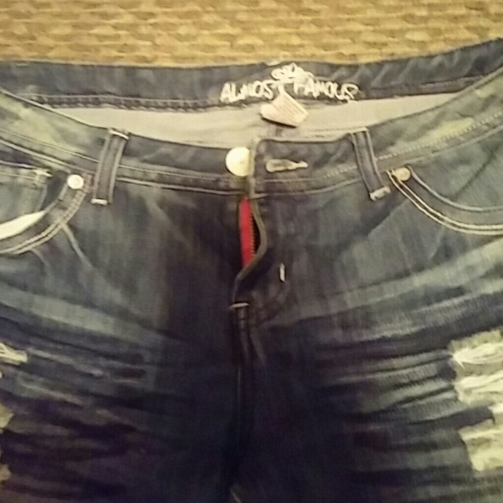 Ripped jeans - Picture 2 of 3