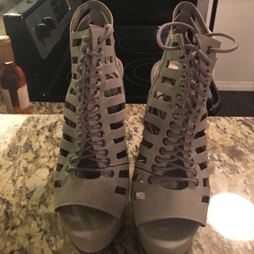 6 inch Grey Platform lace up