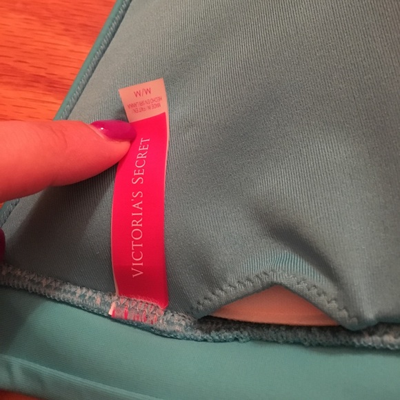 NWOT HOST PICK Victoria's Secret bikini top - Picture 5 of 6