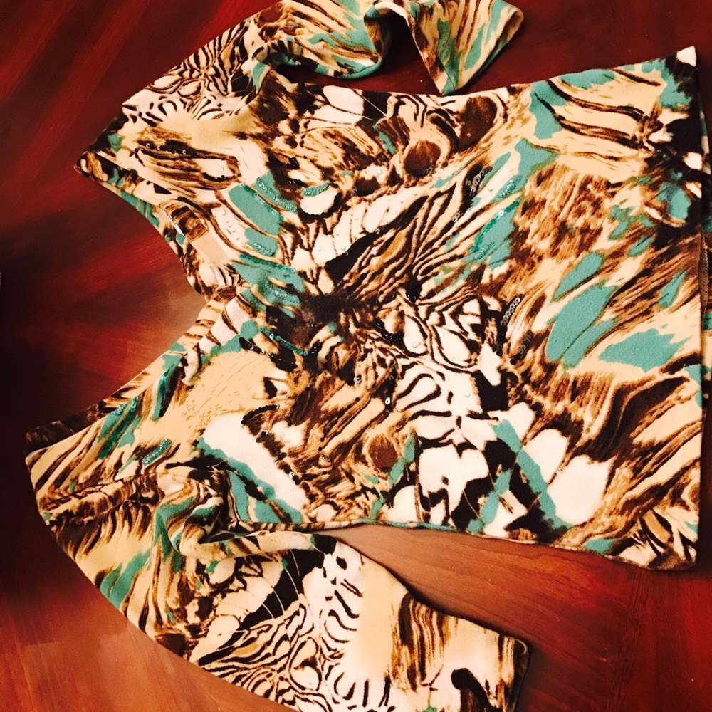 Cache animal print top.