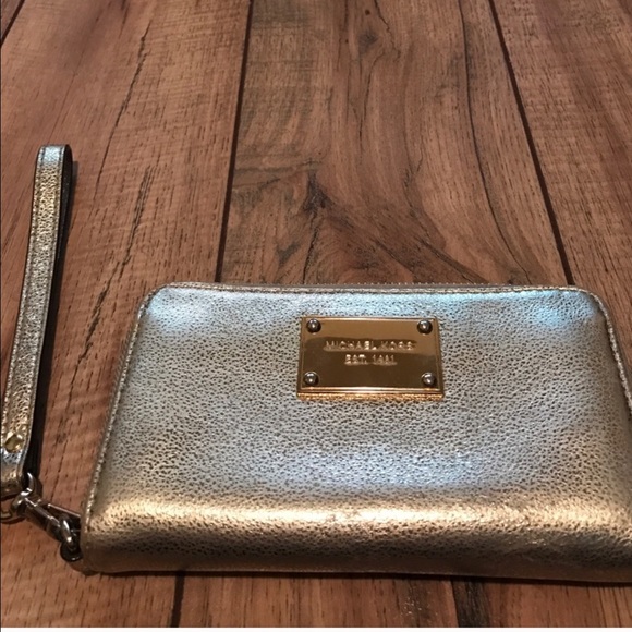 Michael Kors Handbags - Gold Michael Kors Wristlet