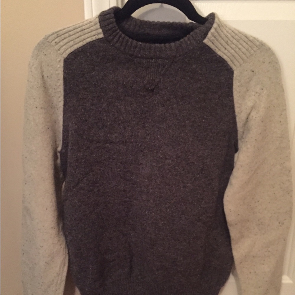 Crew neck wool sweater