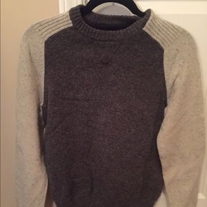 Crew neck wool sweater