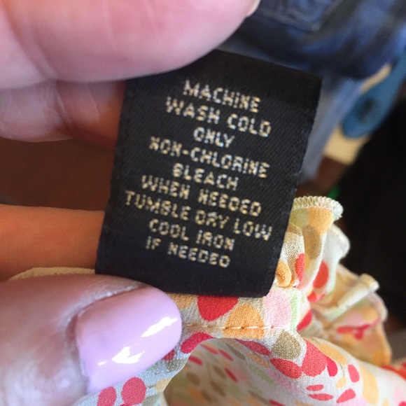 Apostrophe cream red ruffle top - Picture 7 of 7