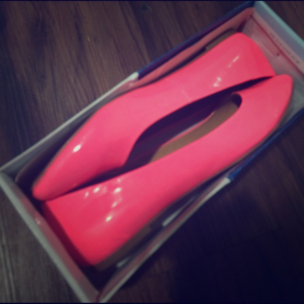 Neon Pink Pointed Flats