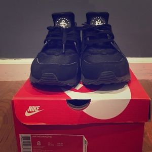Sz 8 triple black huarache