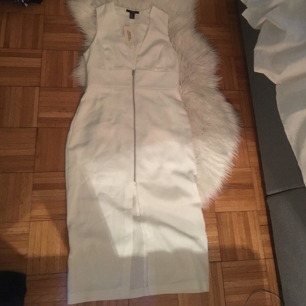 White low cut forever 21 dress with zipper NWT