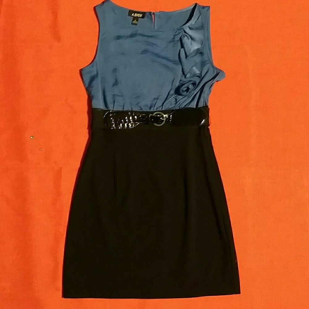 **SOLD** A Byer belted dress with ruffle detail!