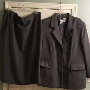 Woman skirt set
