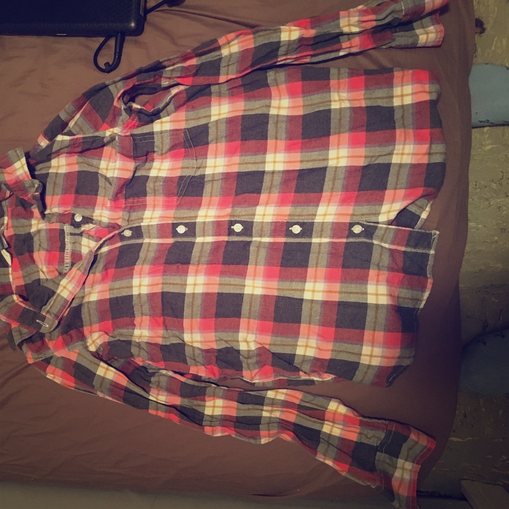 CUTE FLATTERING GIRLY FLANNEL. NEVER WORN.