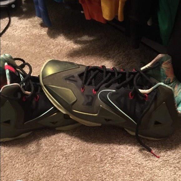 Lebron 11 basketball shoes - Picture 2 of 2