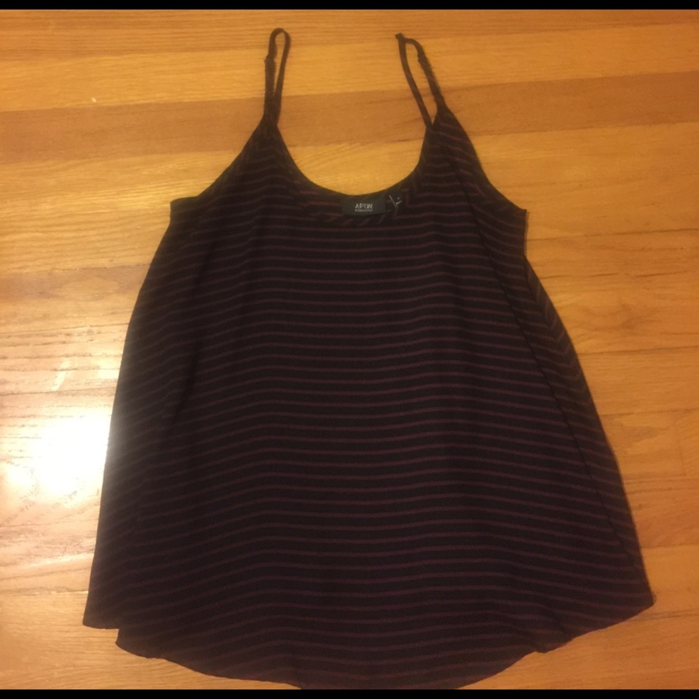 Striped flowing tank