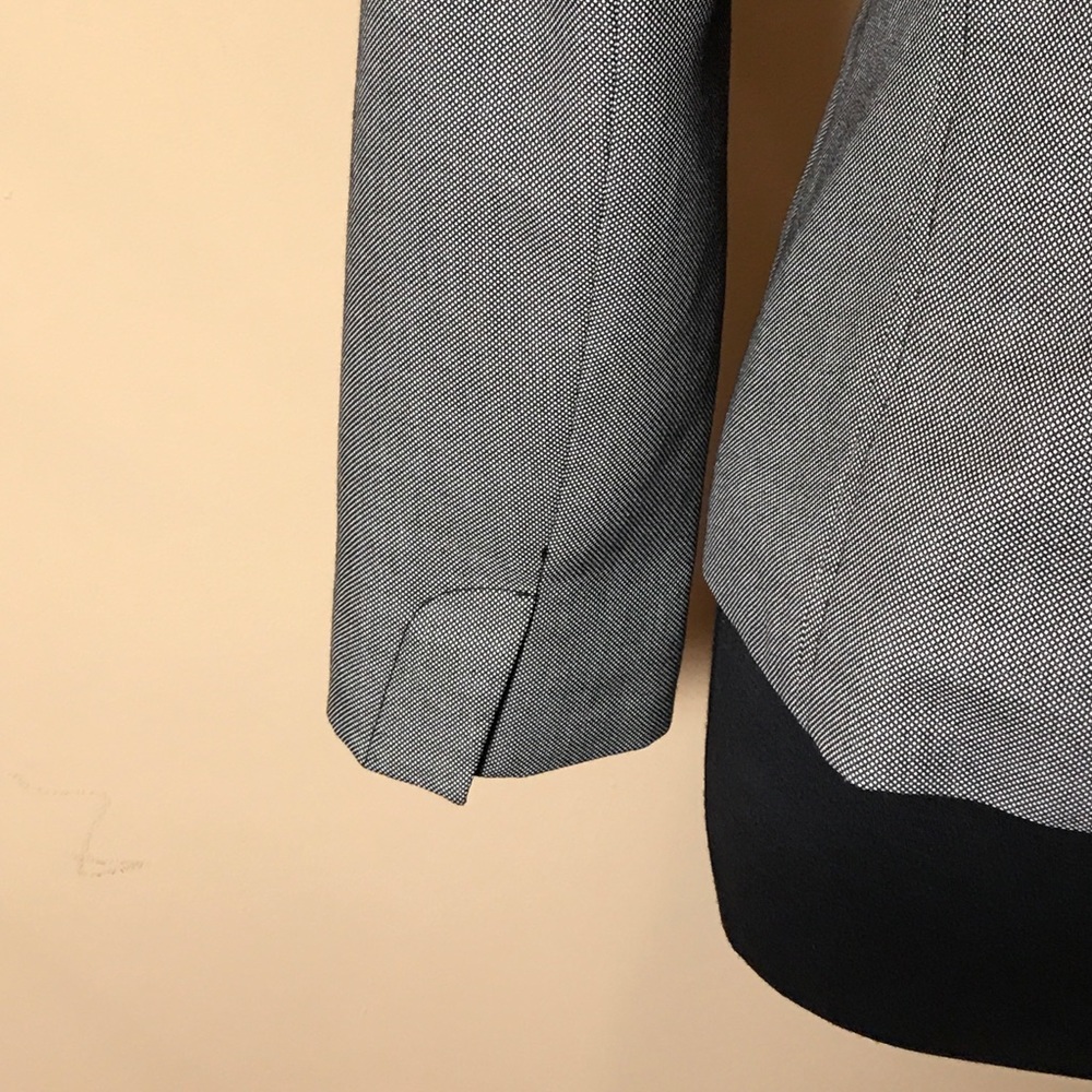 Ann Taylor Blazer Size 10 P - Picture 4 of 7