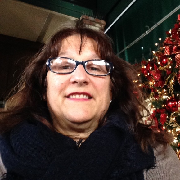 Meet your Posher, Christine - Picture 1 of 1