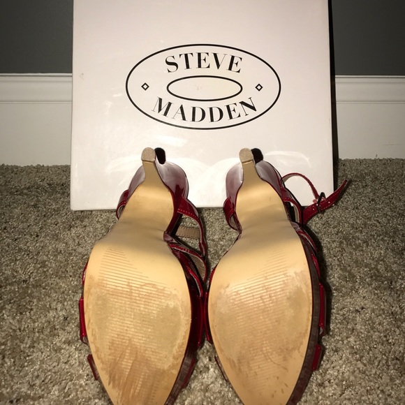 Size 9 Steve Madden patent red leather heels - Picture 2 of 3