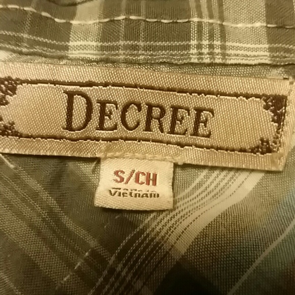 Decree button up. - Picture 2 of 2