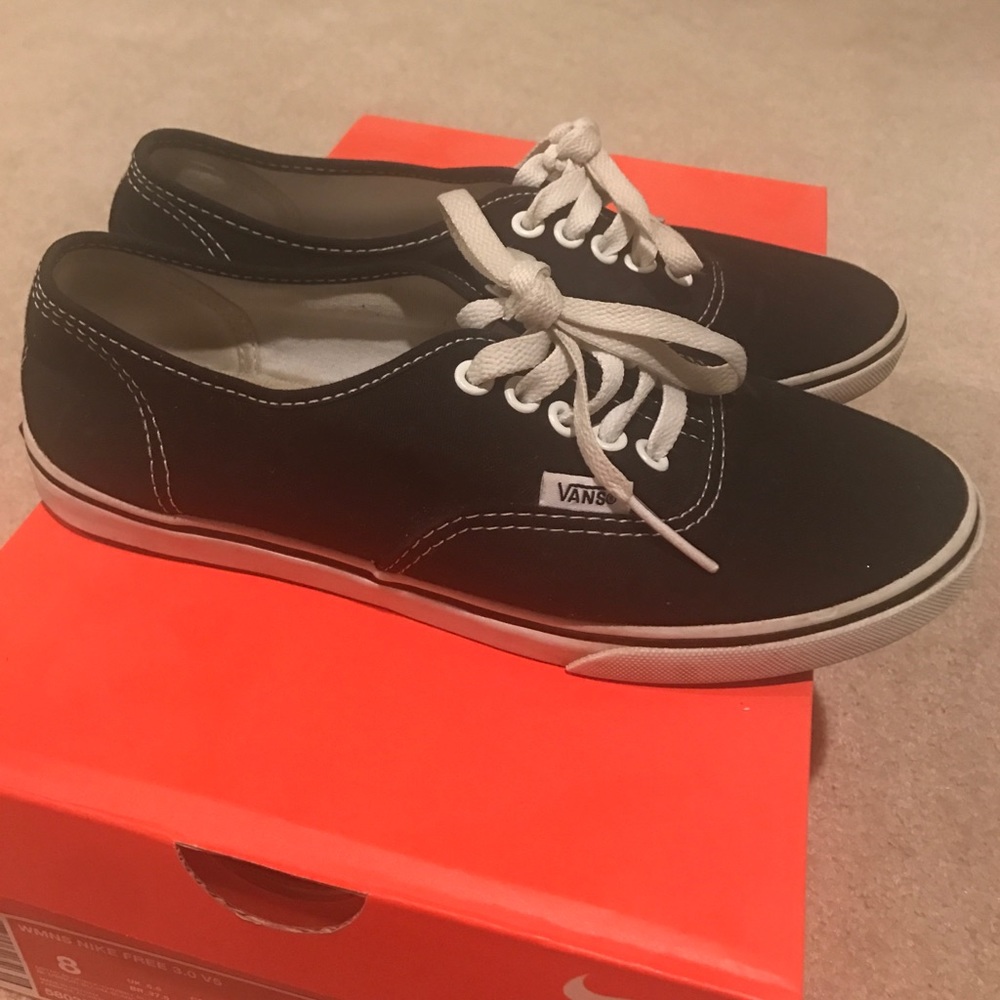 WOMENS BLACK VANS