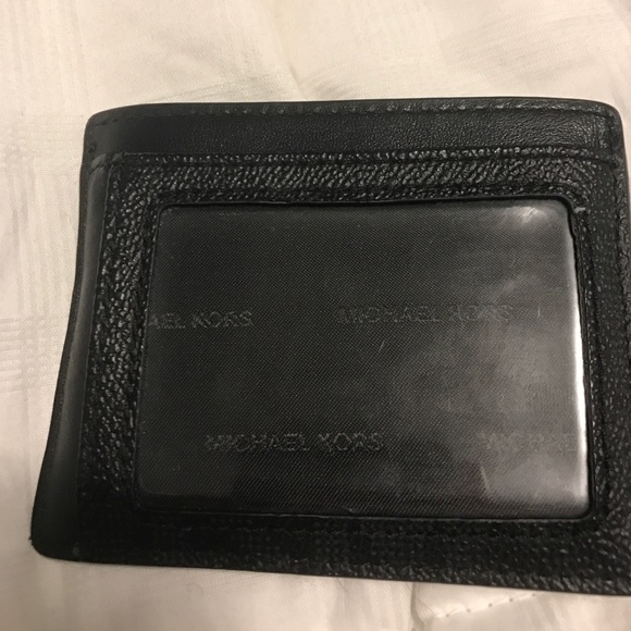 Michael Kors card holder - Picture 2 of 3
