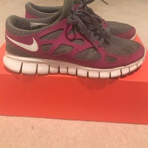 WOMENS NIKE RUNNING SHOES