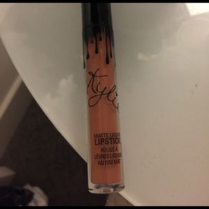 Kylie Matte Exposed Lip