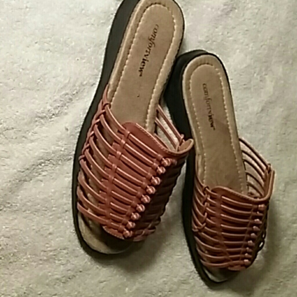 Woman's sandals never worn