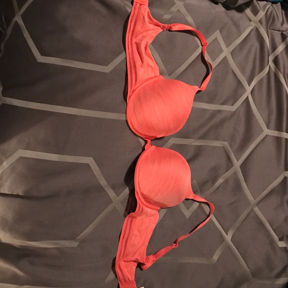 VS t-shirt bra