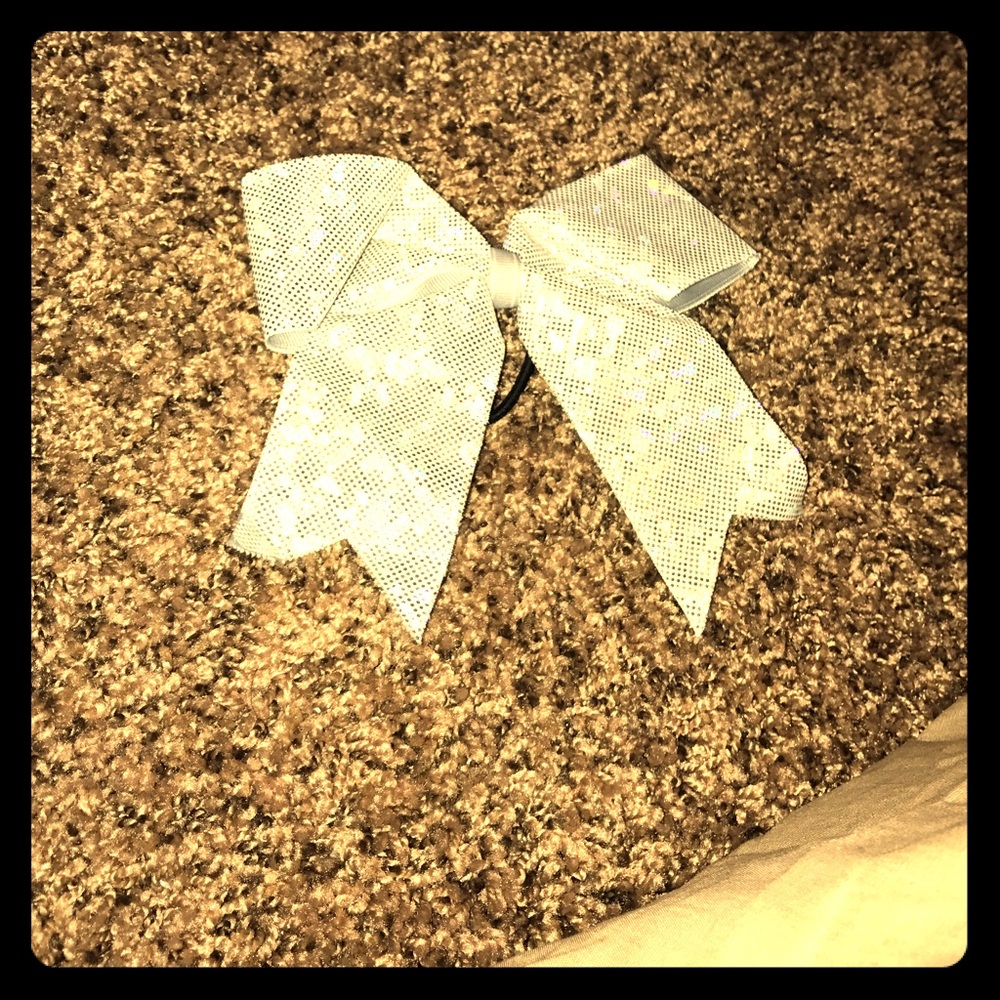 BEAUTIFUL silver cheer bow