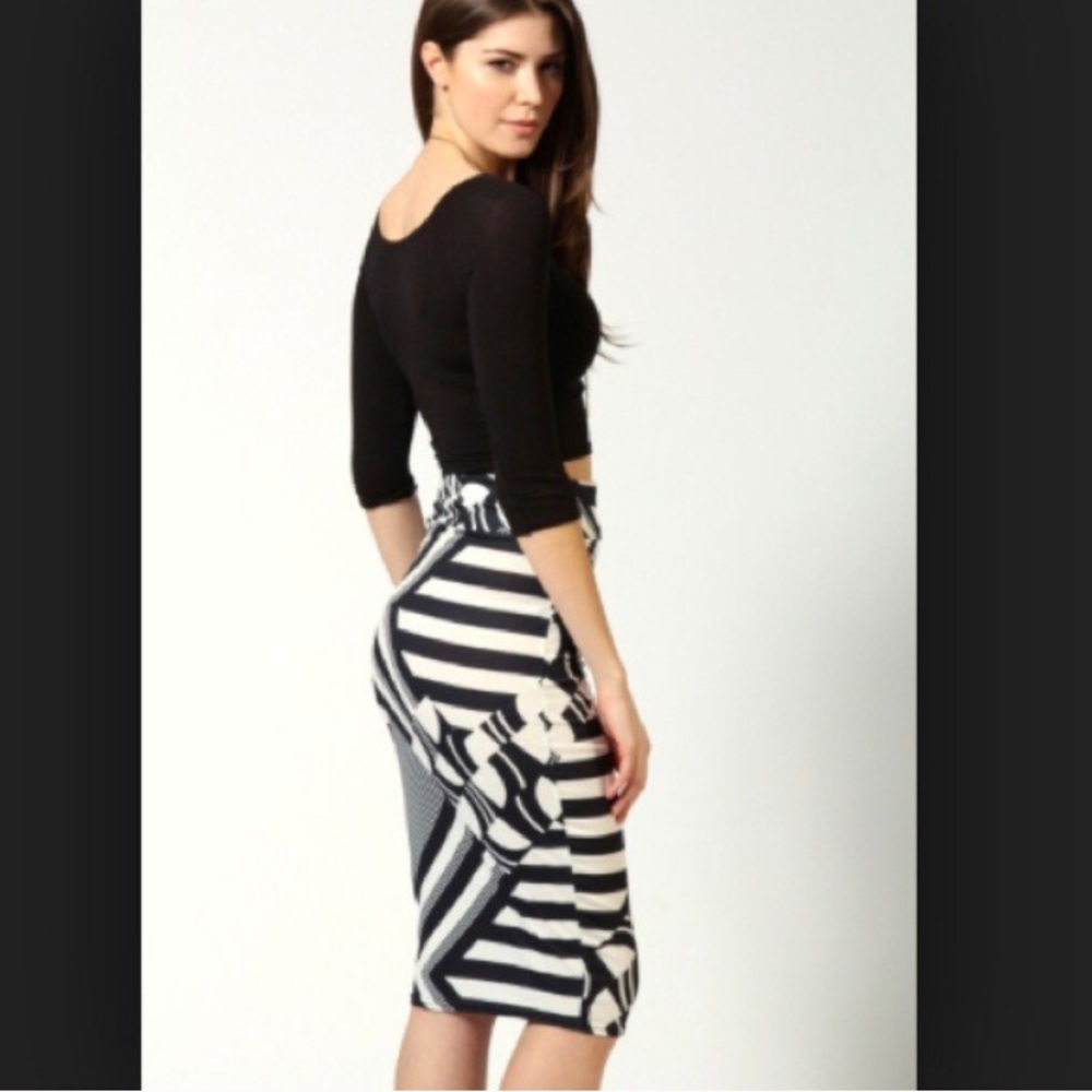 Sale ❗️Boohoo Geometric Midi Skirt ✨✨