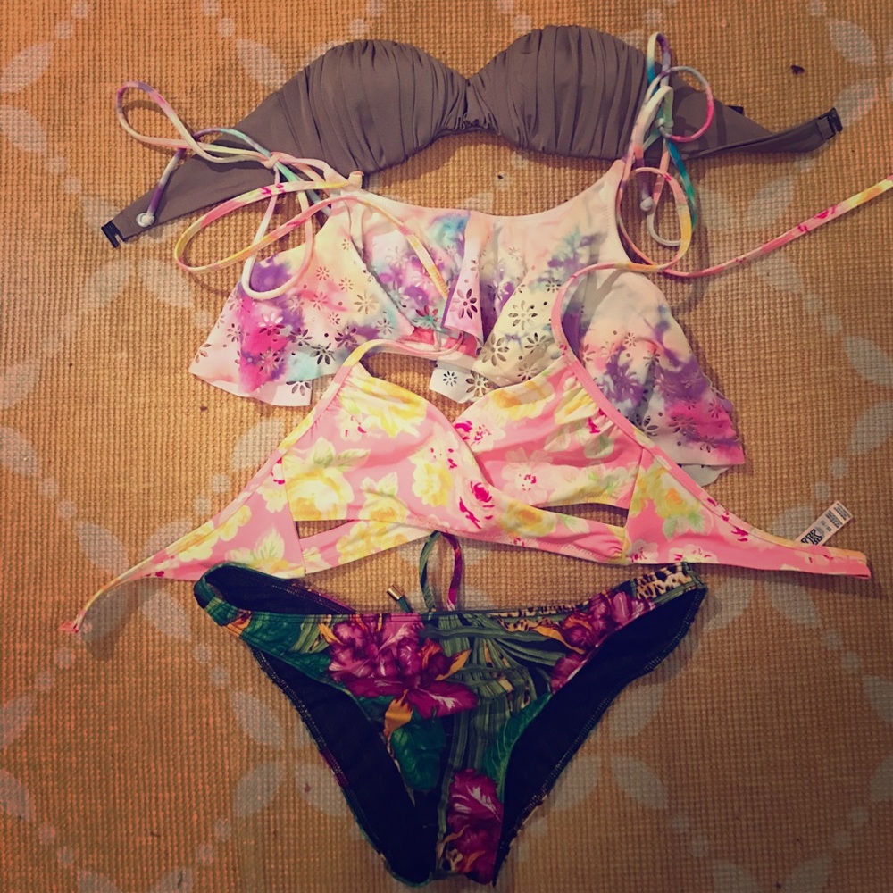 Lot of two bathing suit pieces