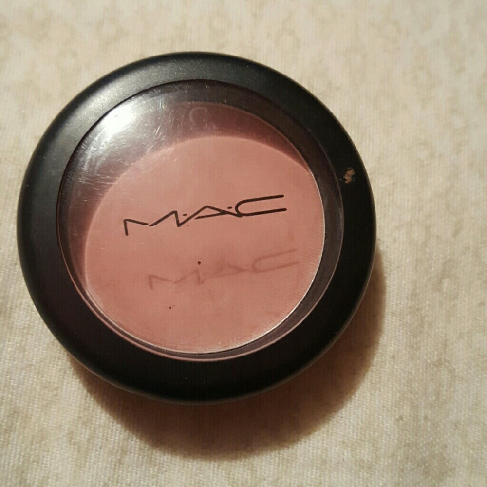 Mac blush stray rose
