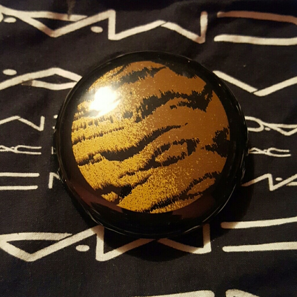 Mac beauty powder- peaceful